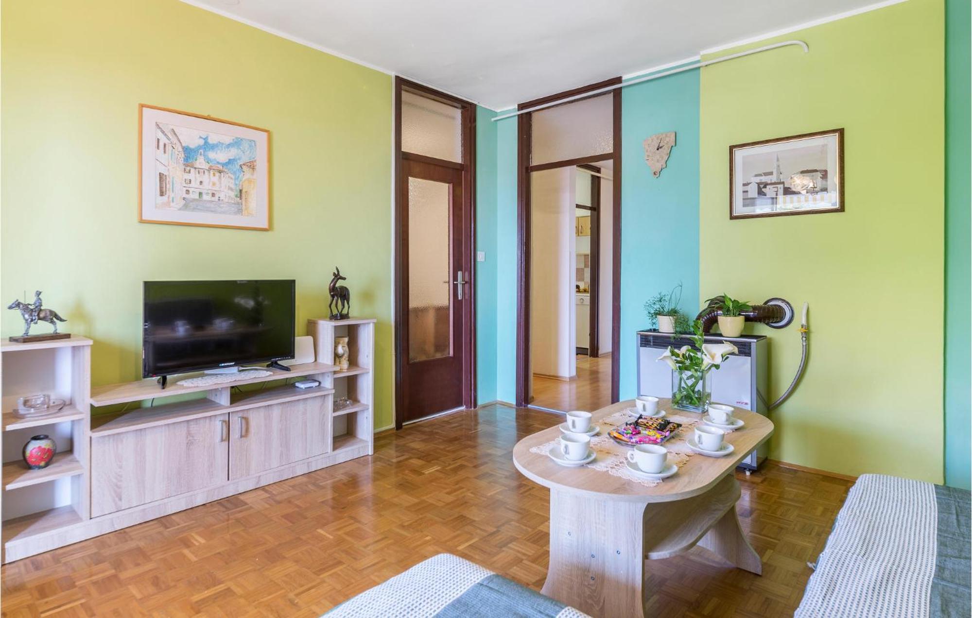 Gorgeous Apartment In Pula With House Sea View