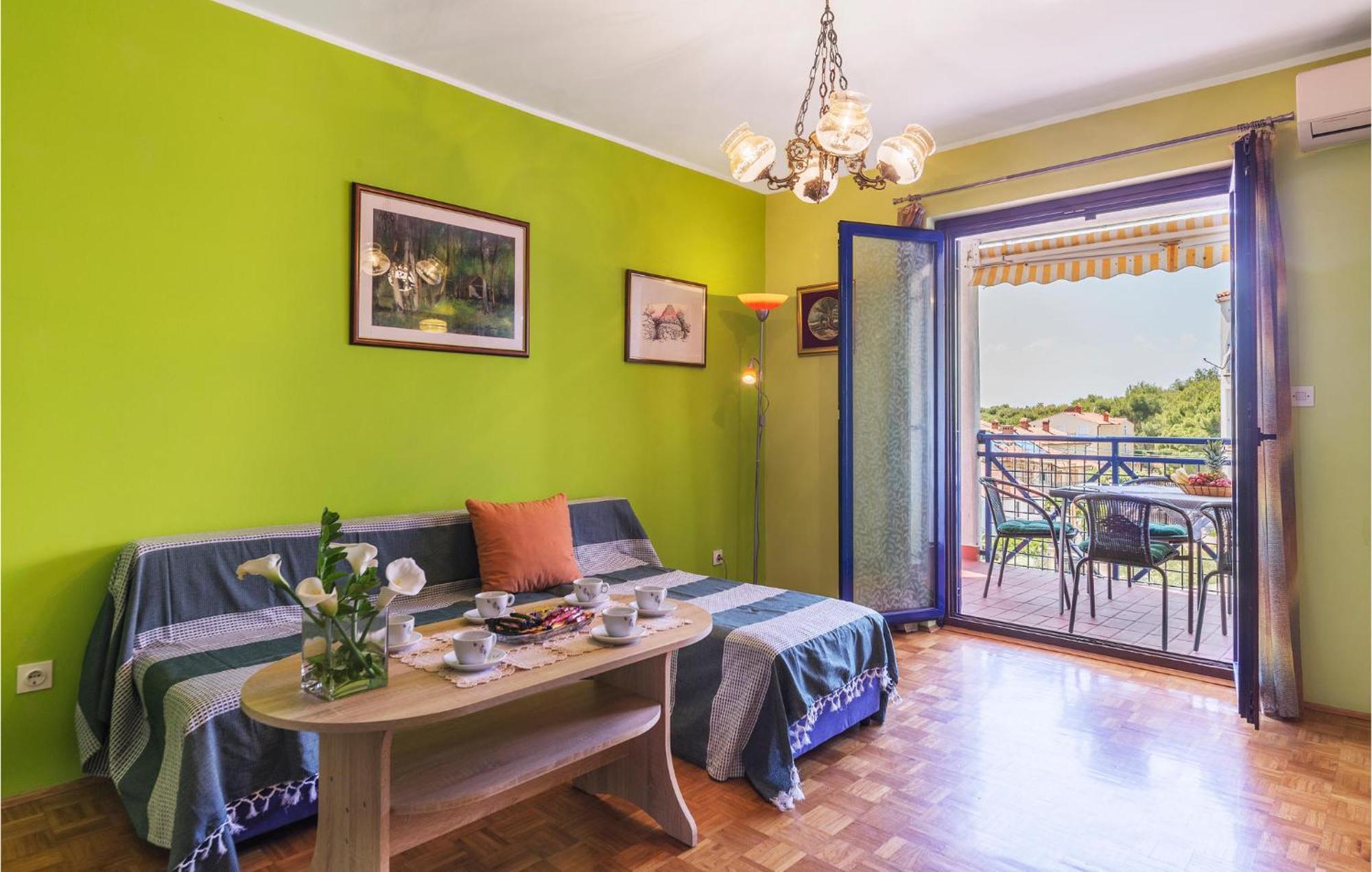 Gorgeous Apartment In Pula With House Sea View