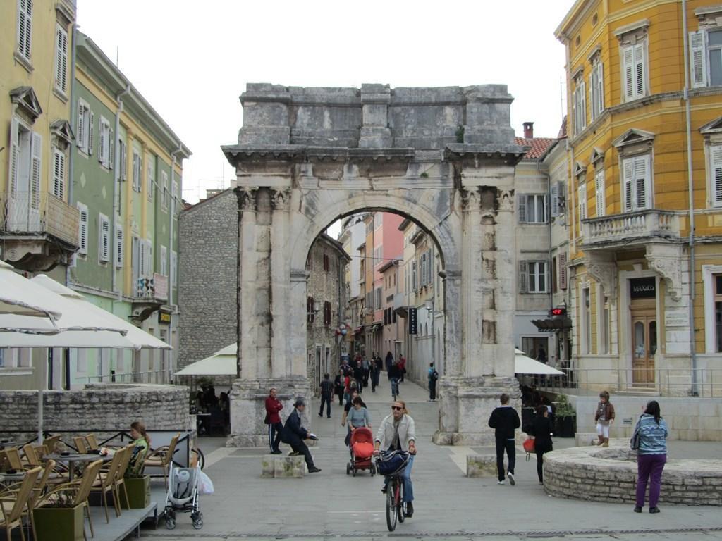 Gorgeous Apartment In Pula With House Sea View