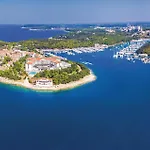 Gorgeous Apartment In Pula With House Sea View